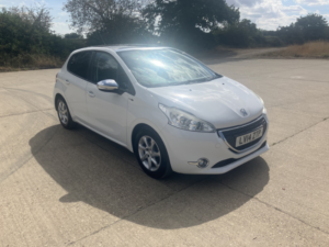 2014 Peugeot 208 1.2 Vti Style in White — image 2