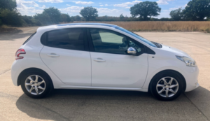 2014 Peugeot 208 1.2 Vti Style in White — image 3