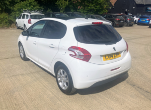 2014 Peugeot 208 1.2 Vti Style in White — image 4