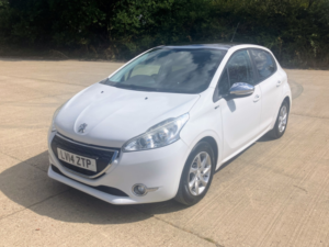 2014 Peugeot 208 1.2 Vti Style in White — image 5