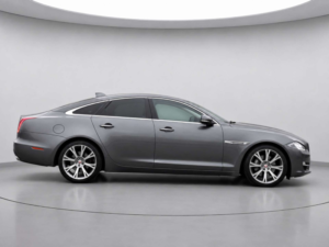 2017 Jaguar Xj 3.0 Xj Portfolio V6 D Auto 4dr in Grey — image 2