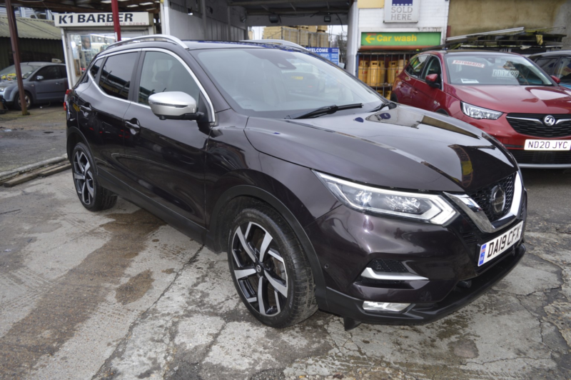 2019 Nissan Qashqai 1.3 Dig-T Tekna+ in Black — image 1