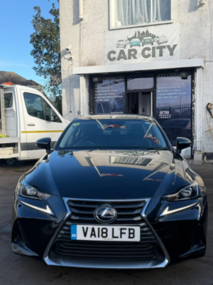 2018 Lexus Is 2.5 300h Executive Edition E-CVT Euro 6 (s/s) 4dr in Black — image 2