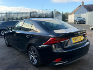 2018 Lexus Is 2.5 300h Executive Edition E-CVT Euro 6 (s/s) 4dr in Black — image 4
