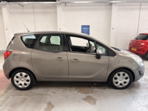 2011 Vauxhall Meriva 1.7 Cdti Exclusiv in Brown — image 6