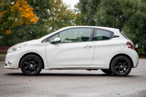 2014 Peugeot 208 1.0 Vti Puretech Active in White — image 3