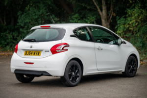 2014 Peugeot 208 1.0 Vti Puretech Active in White — image 5