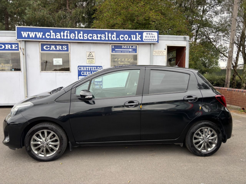 2016 Toyota Yaris 1.33 Dual Vvt-I Icon Hatchback 5dr Petrol Manual Euro 6 (99 Ps) in Black — image 1