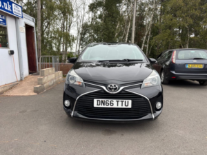 2016 Toyota Yaris 1.33 Dual Vvt-I Icon Hatchback 5dr Petrol Manual Euro 6 (99 Ps) in Black — image 3