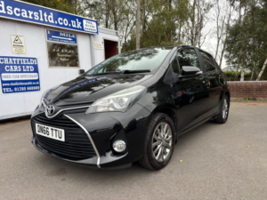 2016 Toyota Yaris 1.33 Dual Vvt-I Icon Hatchback 5dr Petrol Manual Euro 6 (99 Ps) in Black — image 4