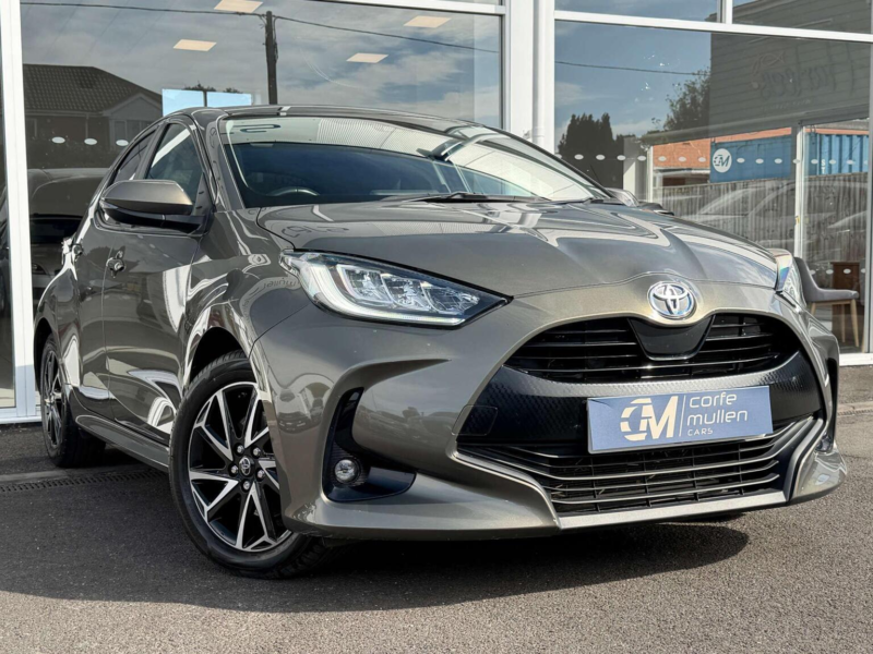 2023 Toyota Yaris 1.5 Vvt-H Design E-CVT Euro 6 (s/s) 5dr in Bronze — image 1