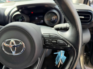 2023 Toyota Yaris 1.5 Vvt-H Design E-CVT Euro 6 (s/s) 5dr in Bronze — image 6