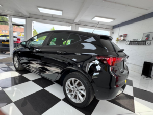 2020 Vauxhall Astra 1.5 Turbo D Se Euro 6 (s/s) 5dr in Black — image 4