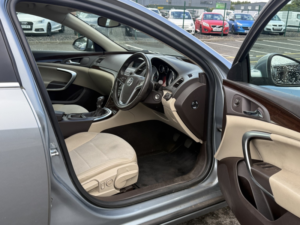 2010 Vauxhall Insignia 2.0 Cdti Se in Silver — image 6