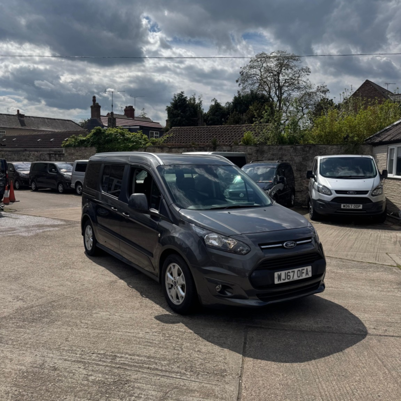 2017 Ford Grand Tourneo Connect 1.5 Tdci Titanium in Grey — image 1