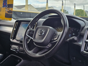 2020 Volvo Xc40 1.5 T3 Momentum SUV 5dr Petrol Manual Euro 6 (s/s) (163 Ps) in White — image 3