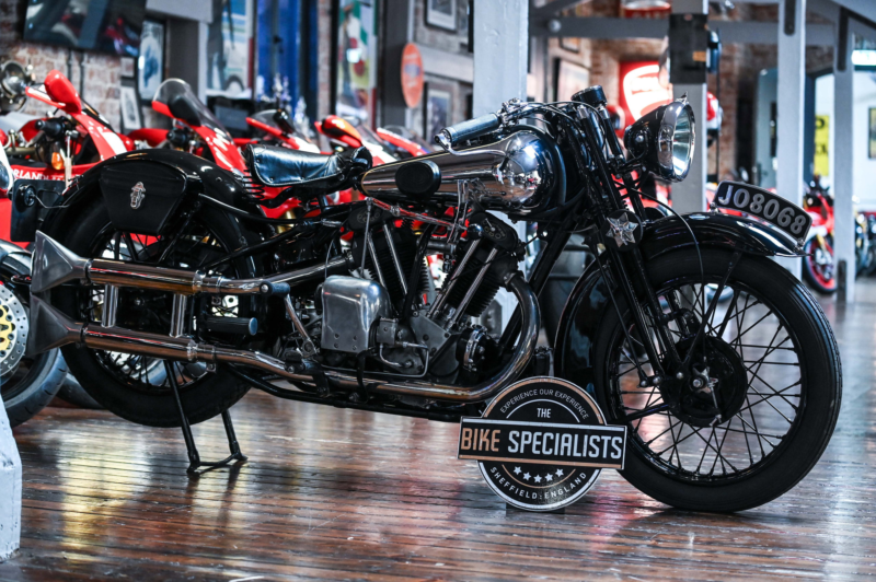 1933 Brough Superior Ss100 680 Side Valve 1933 in Black — image 1