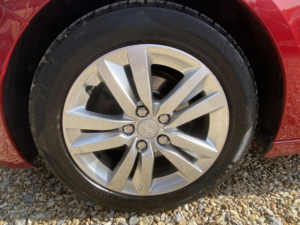 2015 Peugeot 308 Sw 1.6 Bluehdi Active in Red — image 5