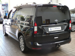 2024 Ford Grand Tourneo Connect 2.0 Ecoblue Titanium MPV 5dr Diesel Dct Euro 6 (s/s) (122 Ps) in Black — image 4
