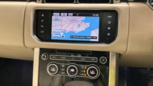 2016 Land Rover Range Rover 3.0 Td V6 Vogue Auto 4WD Euro 6 (s/s) 5dr in Black — image 4
