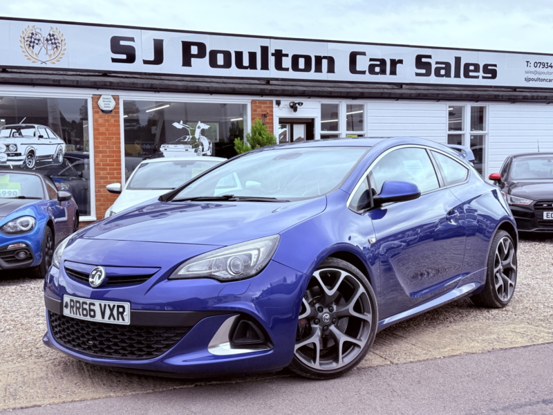 2016 Vauxhall Astra Gtc 2.0 T Vxr in Blue — image 1