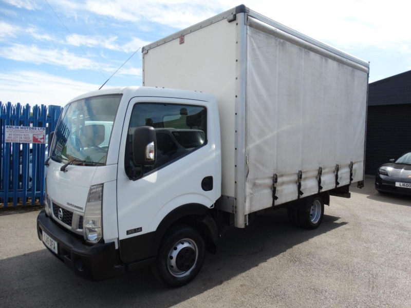 2015 Nissan Nt400 Cabstar 2.5 Dci 35.14 L2 2dr in White — image 1