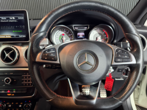 2015 Mercedes-Benz Gla 2.1 Gla200d Amg Line in White — image 5