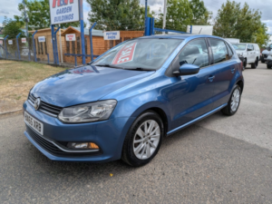 2015 Volkswagen Polo 1.2 Tsi Bluemotion Tech Se in Blue — image 2