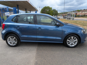 2015 Volkswagen Polo 1.2 Tsi Bluemotion Tech Se in Blue — image 5