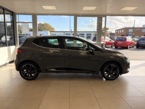 2019 Renault Clio 1.2 Puretech Gpf Flair in Black — image 2