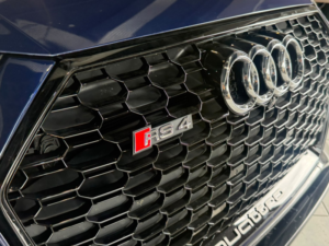 2025 Audi Rs4 2.9 Tfsi(japan Import). in Blue — image 3
