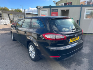 2011 Ford Mondeo 2.0 Zetec Euro 5 5dr in Black — image 4