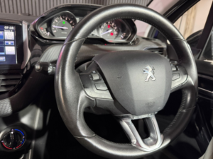 2016 Peugeot 208 1.2 Puretech Active Design Menthol in Blue — image 4