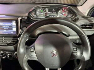 2016 Peugeot 208 1.2 Puretech Active Design Menthol in Blue — image 5