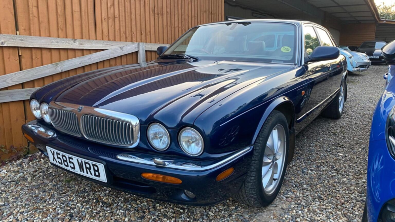 2000 Jaguar Xj 4.0 Sovereign Lwb Saloon 4dr in Other — image 1