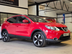 2016 Nissan Qashqai 1.5 Dci N-Connecta 2WD Euro 6 (s/s) 5dr in Red — image 3