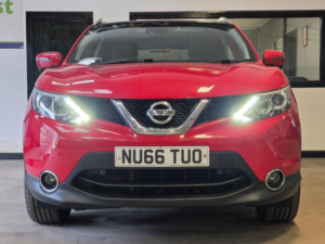 2016 Nissan Qashqai 1.5 Dci N-Connecta 2WD Euro 6 (s/s) 5dr in Red — image 4