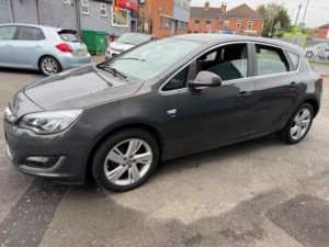 2014 Vauxhall Astra 1.4 16v Sri Euro 5 5dr in Grey — image 3