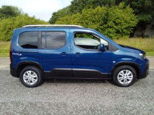 2021 Peugeot Rifter 1.5 Bluehdi Allure Horizon W.a.v. in Blue — image 4
