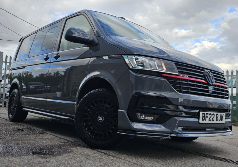 2022 Volkswagen Transporter 2.0 Bitdi T30 Highline Kombi DSG 4motion Swb Euro 6 (s/s) 5dr in Grey — image 1