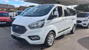 2020 Ford Tourneo Custom 2.0 320 Ecoblue Zetec Minibus Double Cab 5dr Diesel Manual L2 Euro 6 (s/s) (130 Ps) in White — image 4