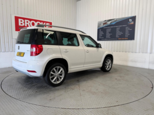 2014 Skoda Yeti 1.2 Tsi Se Euro 5 5dr in White — image 4