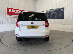2014 Skoda Yeti 1.2 Tsi Se Euro 5 5dr in White — image 5