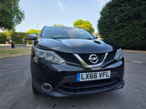 2016 Nissan Qashqai 1.2 Dig-T Tekna 2WD Euro 6 (s/s) 5dr in Black — image 3