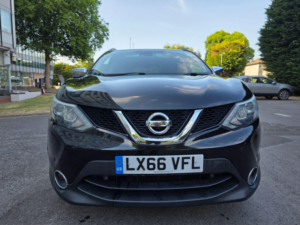 2016 Nissan Qashqai 1.2 Dig-T Tekna 2WD Euro 6 (s/s) 5dr in Black — image 4