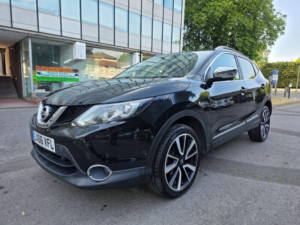 2016 Nissan Qashqai 1.2 Dig-T Tekna 2WD Euro 6 (s/s) 5dr in Black — image 6