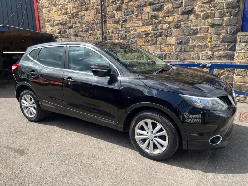 2014 Nissan Qashqai 1.5 Dci Acenta 2WD Euro 5 (s/s) 5dr in Black — image 1