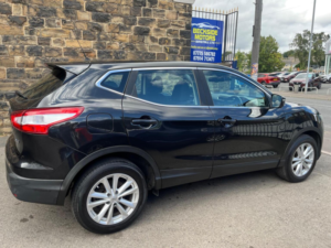 2014 Nissan Qashqai 1.5 Dci Acenta 2WD Euro 5 (s/s) 5dr in Black — image 5
