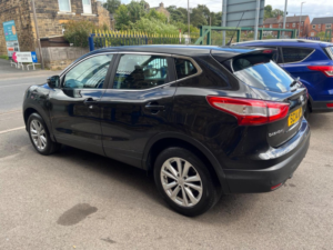 2014 Nissan Qashqai 1.5 Dci Acenta 2WD Euro 5 (s/s) 5dr in Black — image 6