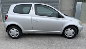 2003 Toyota Yaris 1.3 Vvt-I 16v Gls in Silver — image 2